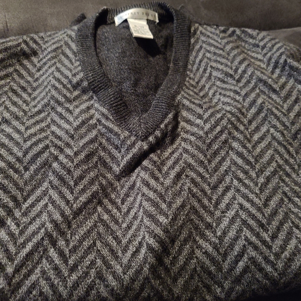 177 Geoffrey Beene sweater